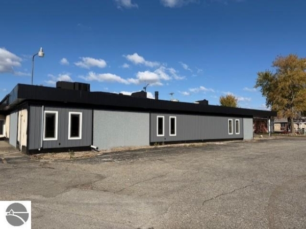 Listing Image #1 - Retail for sale at 12950 Brady Road, Chesaning MI 48616 Listing Image #1 - Retail for sale at 12950 Brady Road, Chesaning MI 48616