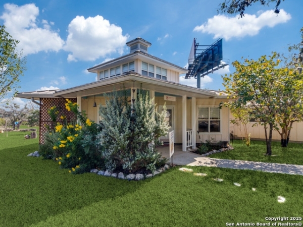 Listing Image #1 - Office for sale at 106 Austin Drive, Boerne TX 78006