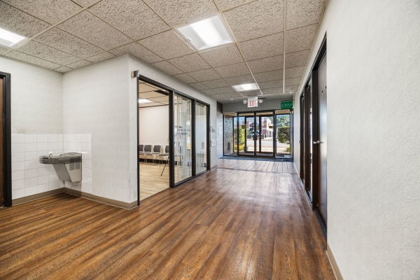 Listing Image #3 - Office for sale at 7000 W 111th Street, Worth IL 60482 Listing Image #3 - Office for sale at 7000 W 111th Street, Worth IL 60482