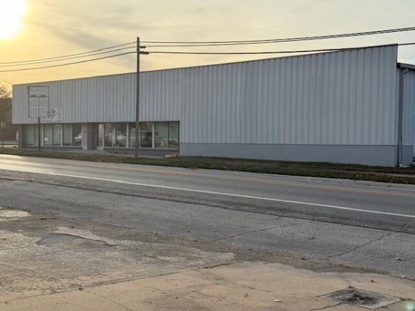 Listing Image #1 - Industrial for sale at 116 & 118 East Church Street, Aurora MO 65605