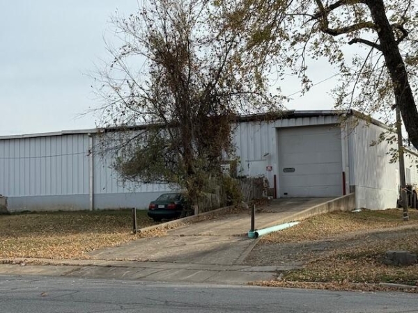 Listing Image #3 - Industrial for sale at 116 & 118 East Church Street, Aurora MO 65605