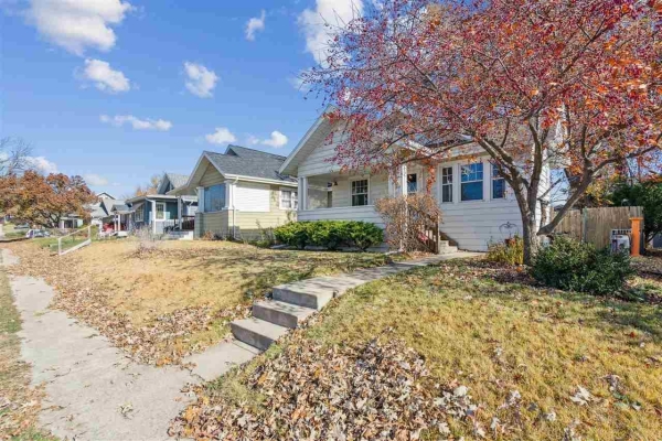 Listing Image #2 - Others for sale at 910 Maplewood Dr Ne, Cedarrapids IA 52402