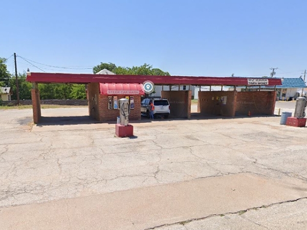 Listing Image #1 - Retail for sale at 1004 Indiana Street, Graham TX 76450