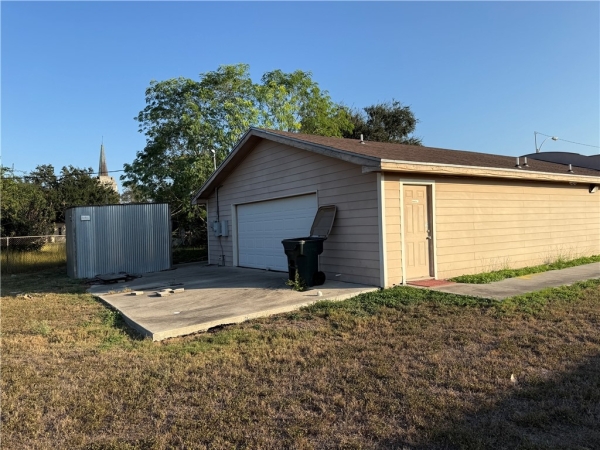 Listing Image #2 - Industrial for sale at 217 E Main St, Bishop TX 78343