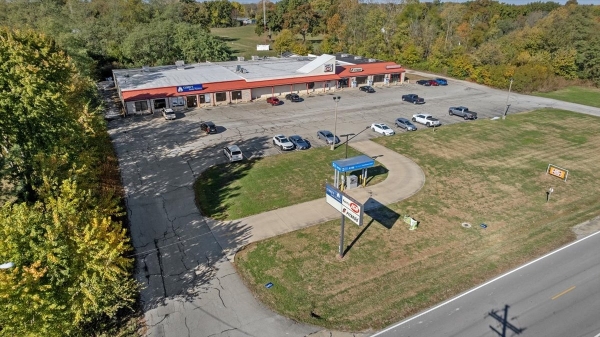 Listing Image #2 - Retail for sale at 1277 N 7th St, Riverton IL 62561 Listing Image #2 - Retail for sale at 1277 N 7th St, Riverton IL 62561