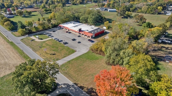 Listing Image #3 - Retail for sale at 1277 N 7th St, Riverton IL 62561 Listing Image #3 - Retail for sale at 1277 N 7th St, Riverton IL 62561