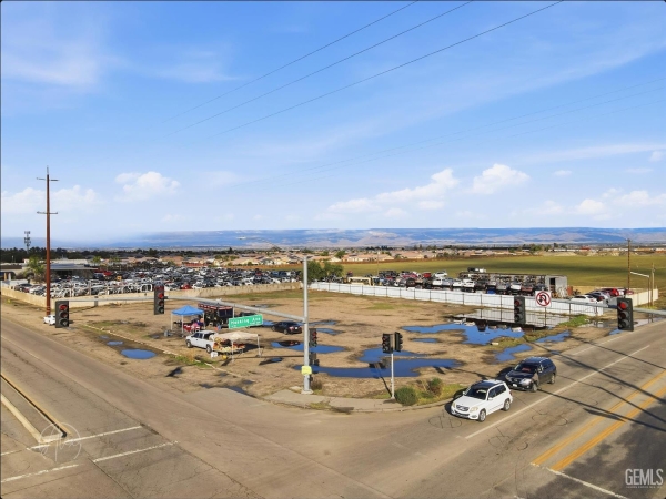 Listing Image #1 - Land for sale at 7960 S Union Avenue, Bakersfield CA 93307