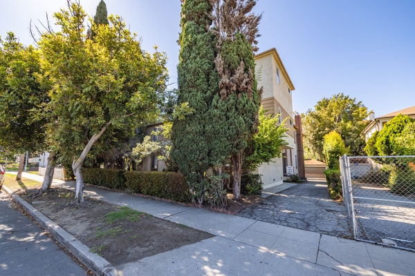 Listing Image #3 - Multi-family for sale at 1541 Veteran Avenue, Los Angeles CA 90024