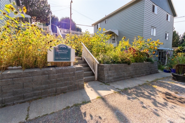 Listing Image #2 - Multi-family for sale at 319 S Tonasket Ave, Tonasket WA 98855