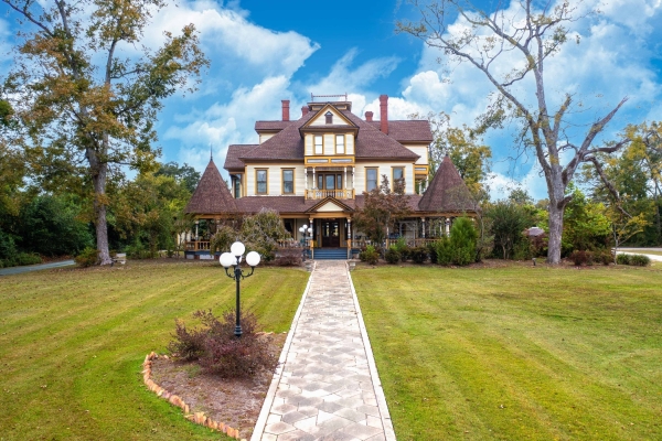 Listing Image #1 - Multi-Use for sale at 323 N. Main Street, Swainsboro GA 30401