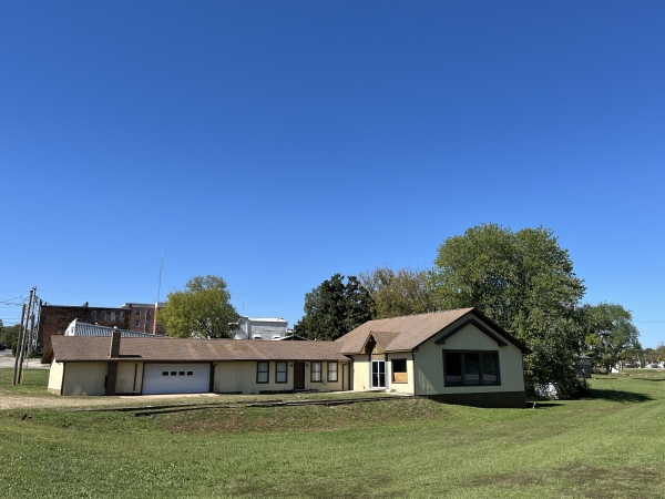 Listing Image #2 - Retail for sale at 105 Couch Street, Alton MO 65606