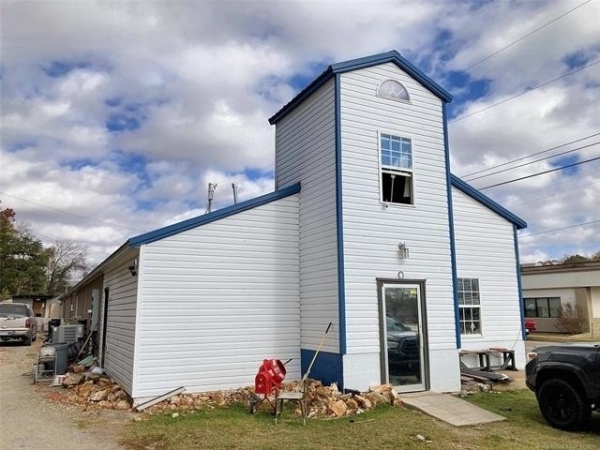 Listing Image #1 - Others for sale at 704 S Muskogee Avenue, Tahlequah OK 74464