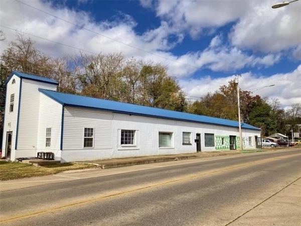 Listing Image #2 - Others for sale at 704 S Muskogee Avenue, Tahlequah OK 74464