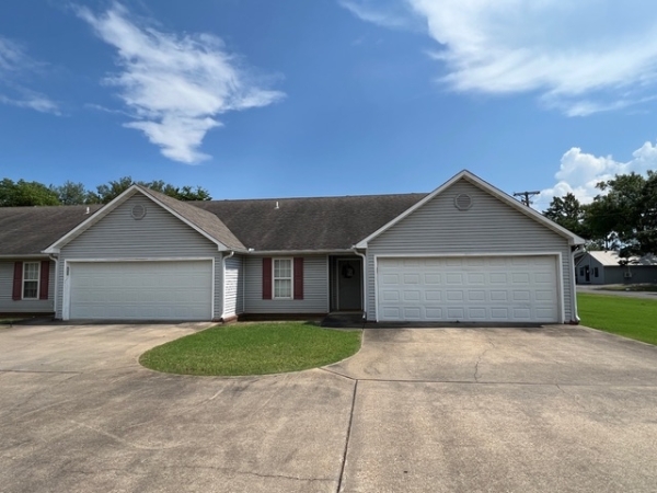 Listing Image #2 - Multi-family for sale at 106 Leggett St, Jonesboro AR 72401