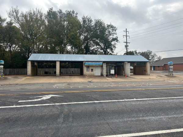 Listing Image #1 - Others for sale at 812 N Main Street, Gladewater TX 75647