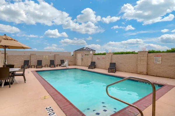 Listing Image #5 - Hotel for sale at 801 S John Ben Shepperd Parkway, Odessa TX 79761