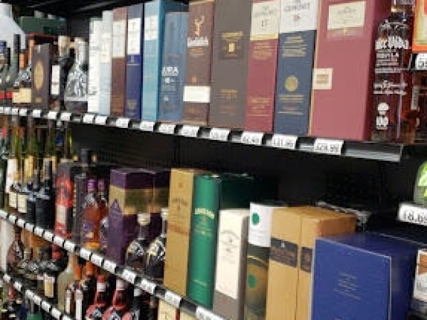 Listing Image #3 - Retail for sale at 877 Washington Avenue, Holland MI 49423