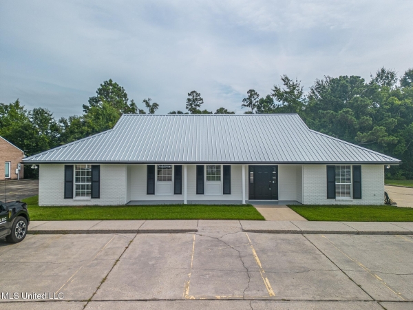 Listing Image #1 - Office for sale at 831 Highway 90, Bay Saint Louis MS 39520
