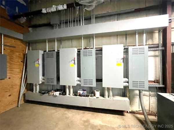 Listing Image #2 - Industrial for sale at 1000 Warmac Street, Warner OK 74469