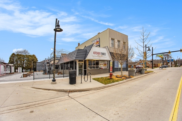 Listing Image #2 - Retail for sale at 555 Phoenix Street, South Haven MI 49090 Listing Image #2 - Retail for sale at 555 Phoenix Street, South Haven MI 49090