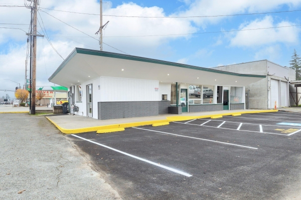 Listing Image #2 - Others for sale at 949 Rogue River Highway, Grants Pass OR 97527 Listing Image #2 - Others for sale at 949 Rogue River Highway, Grants Pass OR 97527