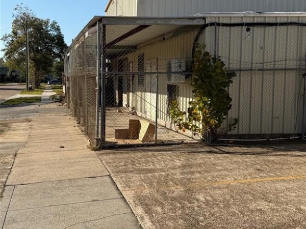 Listing Image #3 - Office for sale at 1626 Hodges Street, Lake Charles LA 70601