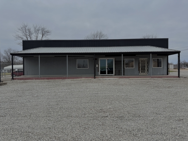 Listing Image #1 - Office for sale at 390 S Main St, Linton IN 47441