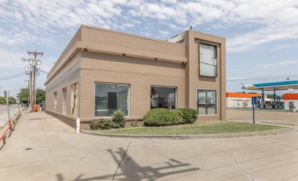 Listing Image #3 - Retail for sale at 5004 Slide Rd, Lubbock TX 79414 Listing Image #3 - Retail for sale at 5004 Slide Rd, Lubbock TX 79414