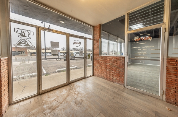 Listing Image #3 - Retail for sale at 2621 34th St, Lubbock TX 79410