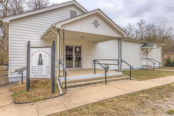 Listing Image #1 - Others for sale at 215 S Bixby Street, Coweta OK 74429