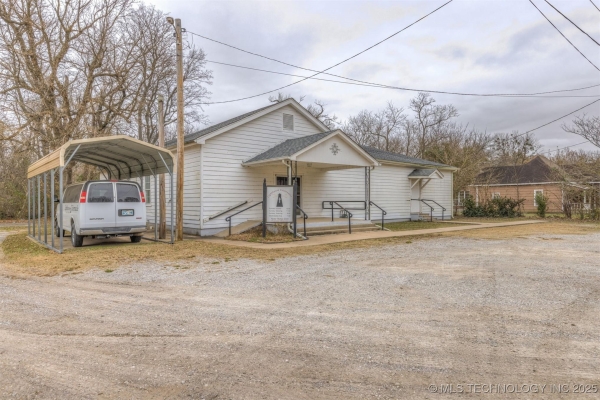 Listing Image #2 - Others for sale at 215 S Bixby Street, Coweta OK 74429
