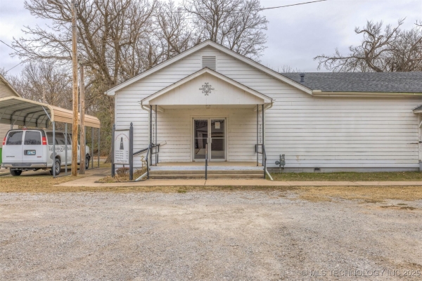 Listing Image #3 - Others for sale at 215 S Bixby Street, Coweta OK 74429