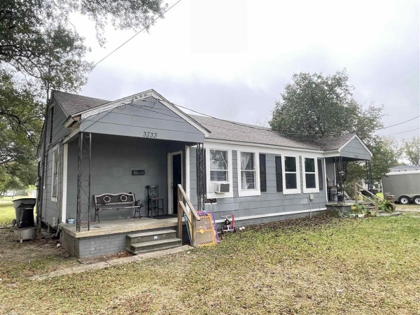 Listing Image #2 - Multi-family for sale at 3733 & 373 Harvard Street 2 units, Lake Charles LA 70607