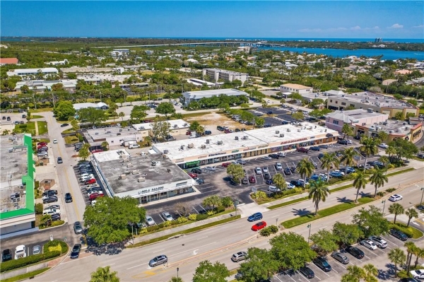 Listing Image #2 - Retail for sale at 474 21st Street, Vero Beach FL 32960 Listing Image #2 - Retail for sale at 474 21st Street, Vero Beach FL 32960