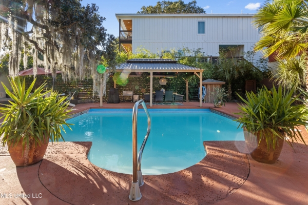 Listing Image #2 - Multi-family for sale at 128 Lee Street, Biloxi MS 39530