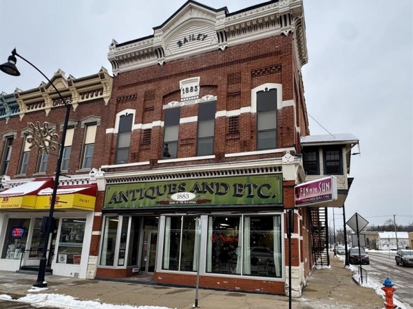 Listing Image #1 - Retail for sale at 50 N Church St, Richland Center WI 53581