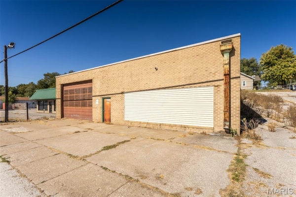 Listing Image #2 - Others for sale at 2726 E Broadway, Alton IL 62002