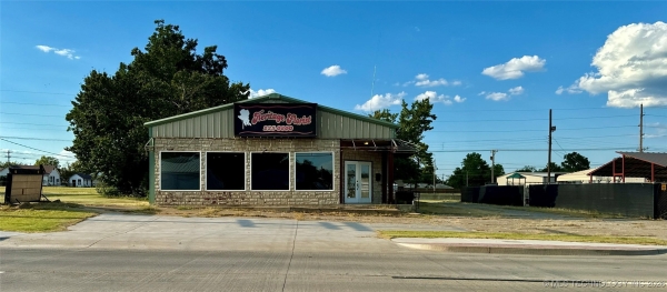 Listing Image #1 - Others for sale at 1122 E Main Street, Cushing OK 74023