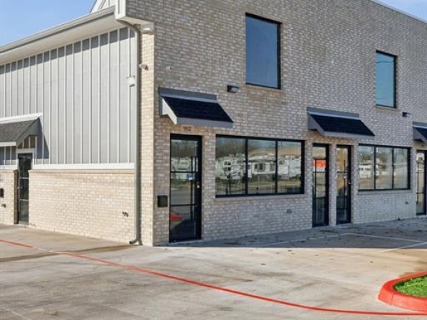 Listing Image #1 - Office for sale at 902 E Moore, Terrell TX 75160