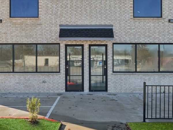 Listing Image #2 - Office for sale at 902 E Moore, Terrell TX 75160