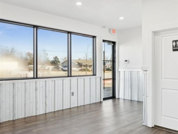 Listing Image #3 - Office for sale at 902 E Moore, Terrell TX 75160