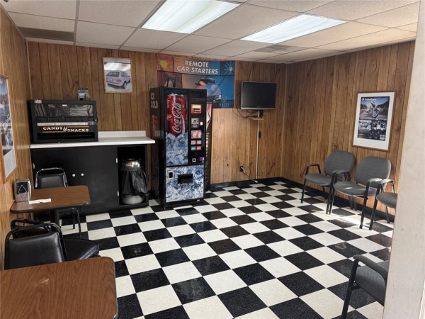 Listing Image #3 - Others for sale at 1704 N Harrison Street, Shawnee OK 74804