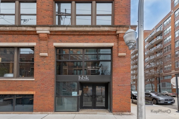 Listing Image #2 - Others for sale at 921 W Van Buren Street #2D, Chicago IL 60607