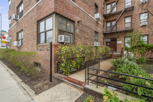 Listing Image #2 - Others for sale at 98-120 Queens Bloulevard, #1G, Rego Park NY 11374