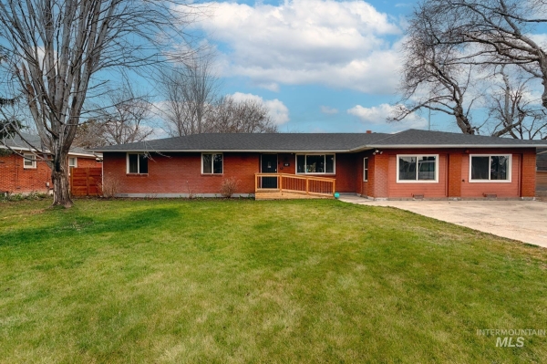 Listing Image #1 - Others for sale at 819 S Powerline Rd, Nampa ID 83686