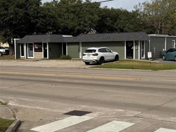 Listing Image #1 - Office for sale at 1440 W Mcneese Street W, Lake Charles LA 70605