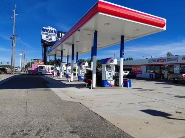 Listing Image #2 - Others for sale at 7906 W HILLSBOROUGH AVE, Tampa FL 33615