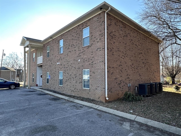 Listing Image #3 - Multi-family for sale at 526 Dennis Way, Bowling Green KY 42101