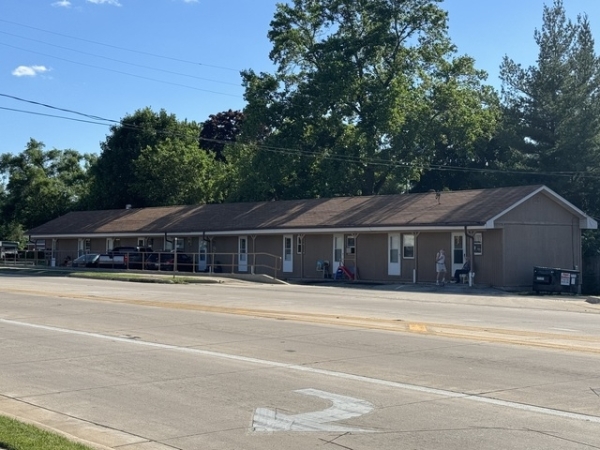 Listing Image #1 - Multi-family for sale at 105 S Sycamore Rd, Genoa IL 60135