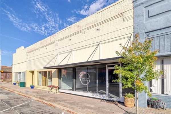 Listing Image #2 - Office for sale at 115 S Main Street, Eufaula OK 74432